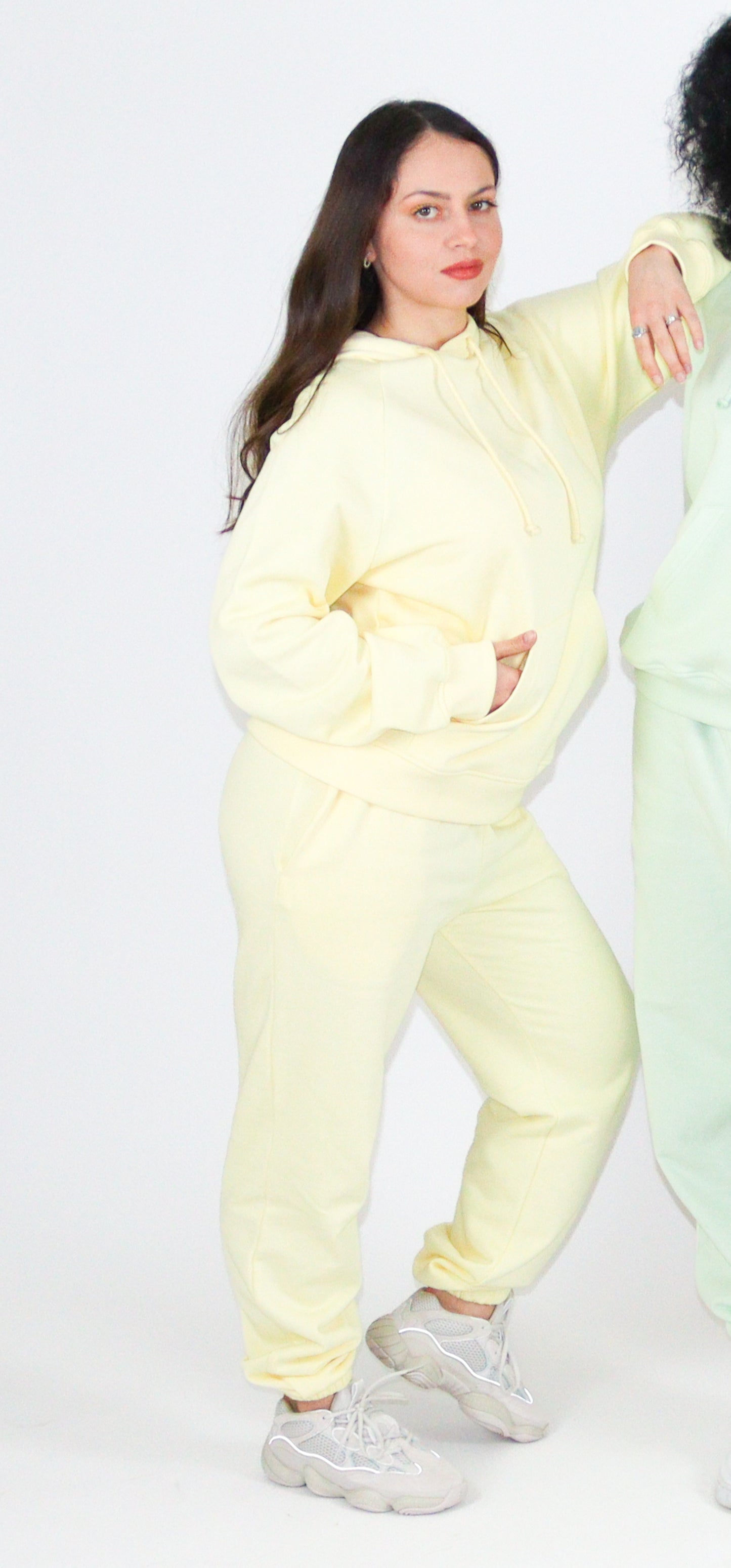 Sweat Néphélée jaune avec logo Aphaïa